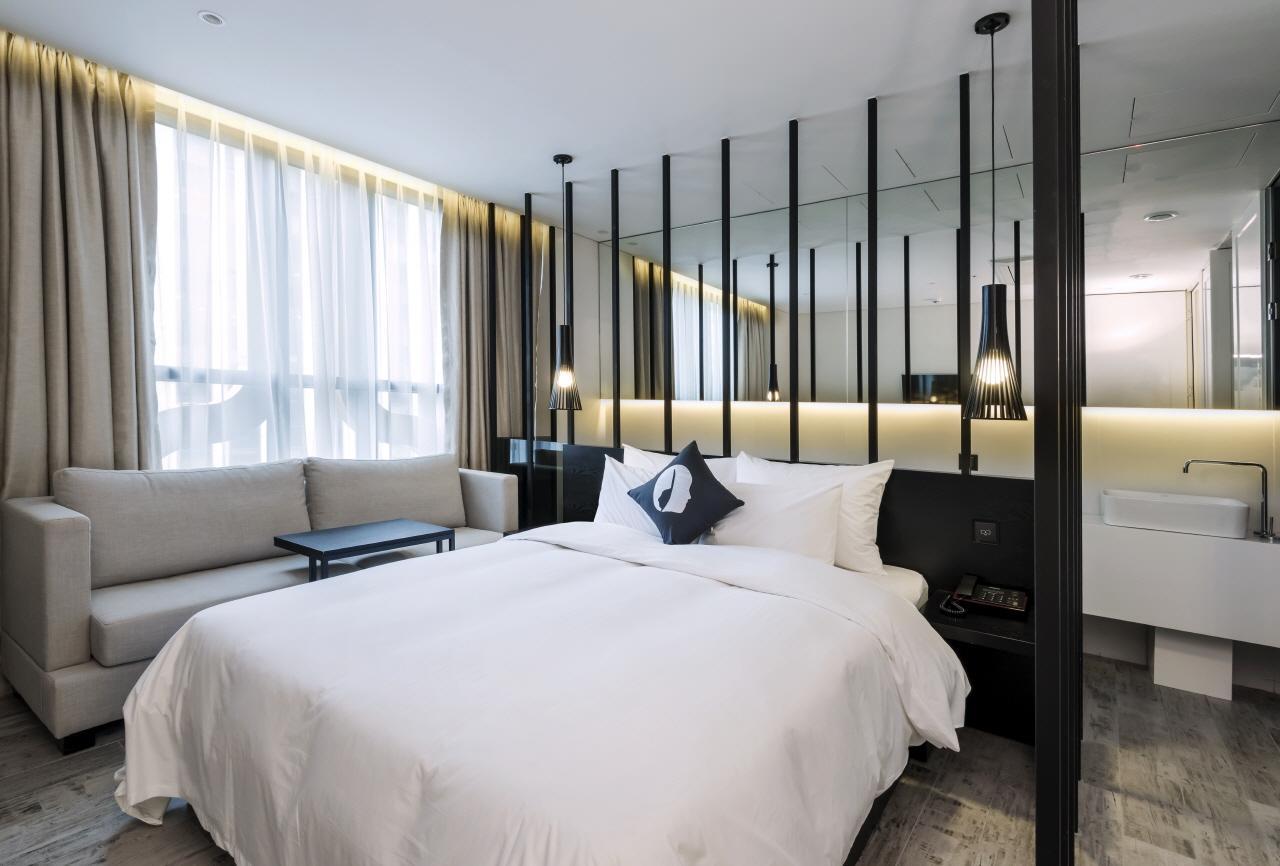 Hotel The Designers Lyj Gangnam Premier Сеул Екстериор снимка
