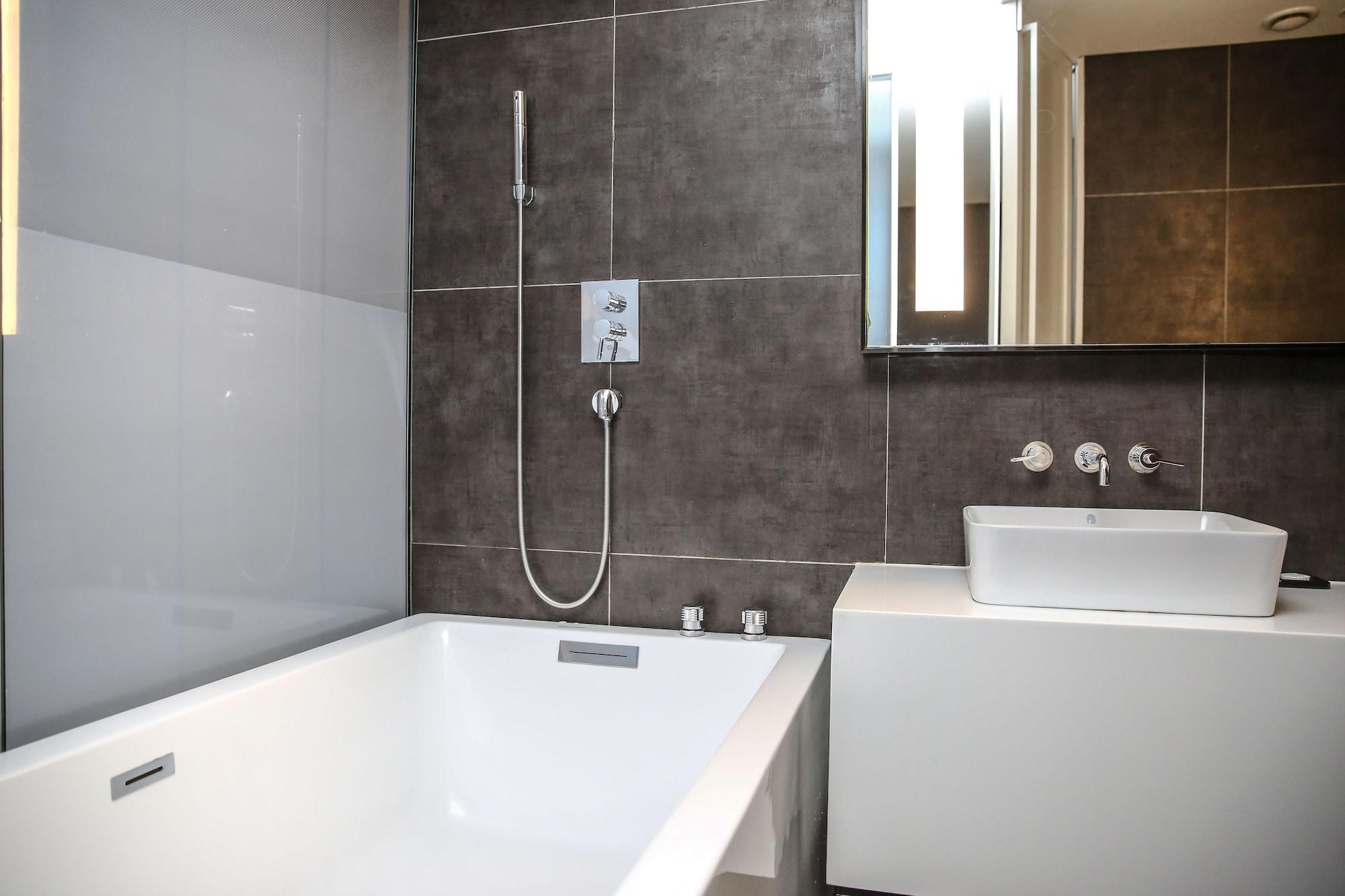 Hotel The Designers Lyj Gangnam Premier Сеул Екстериор снимка