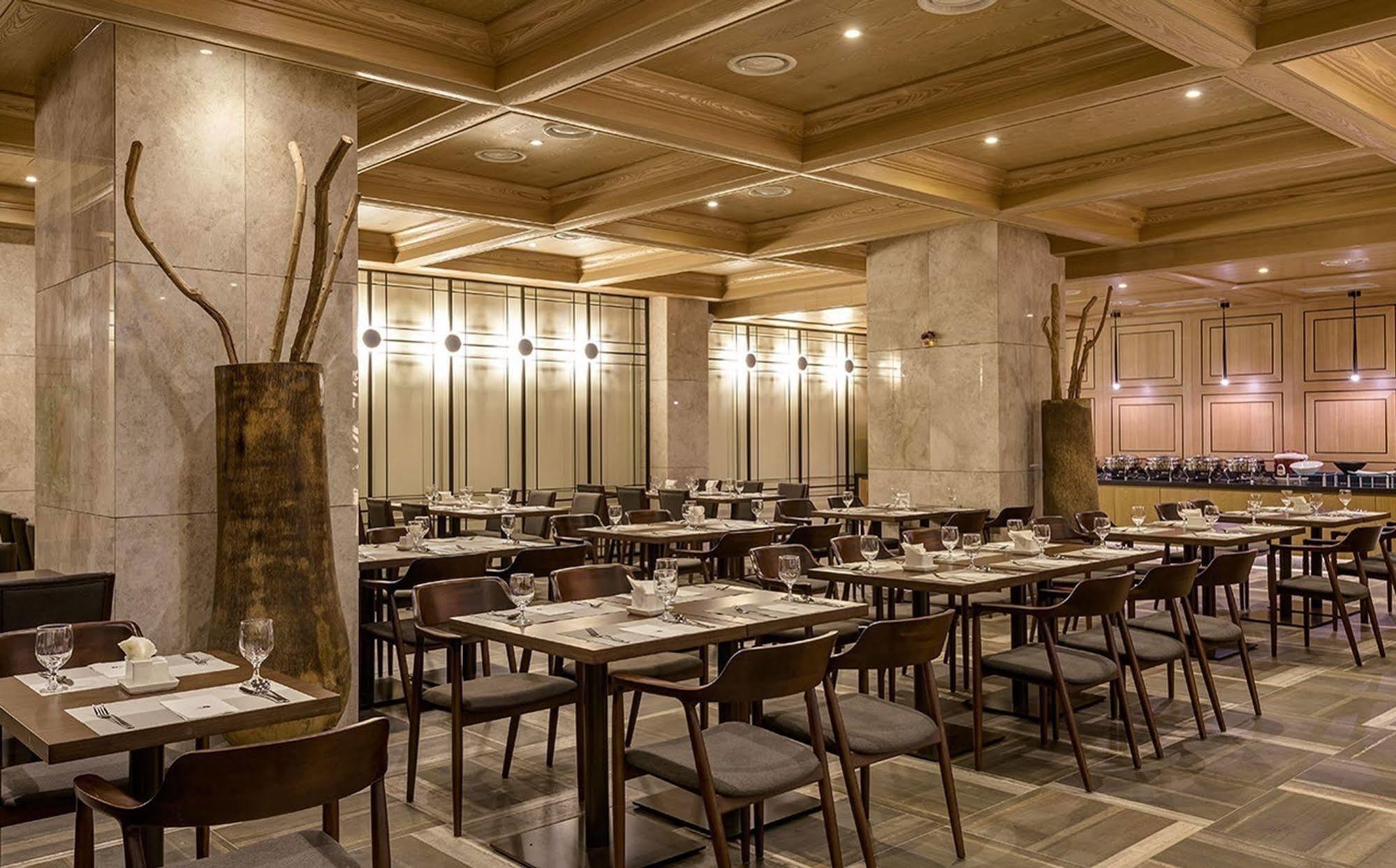 Hotel The Designers Lyj Gangnam Premier Сеул Екстериор снимка