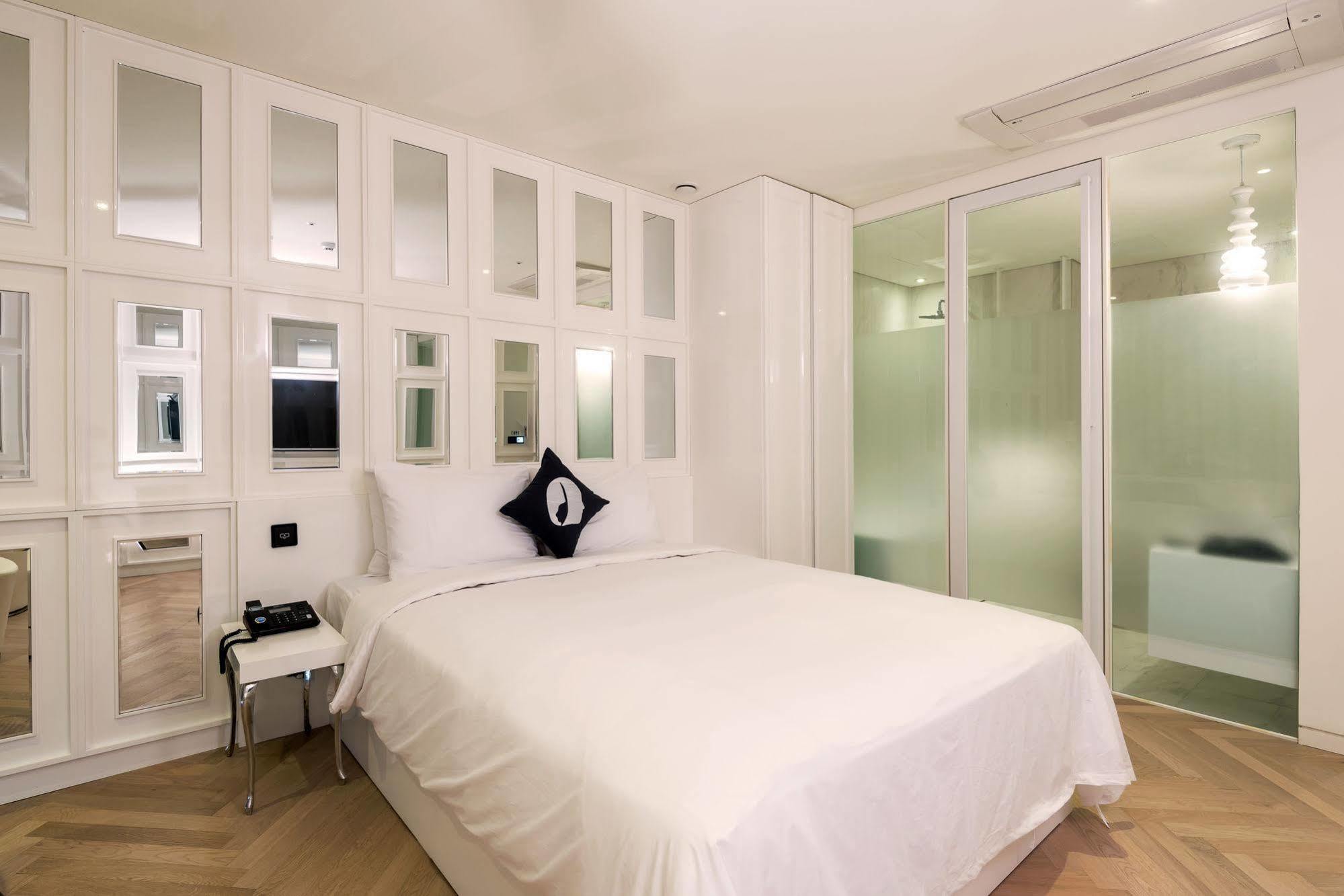 Hotel The Designers Lyj Gangnam Premier Сеул Екстериор снимка