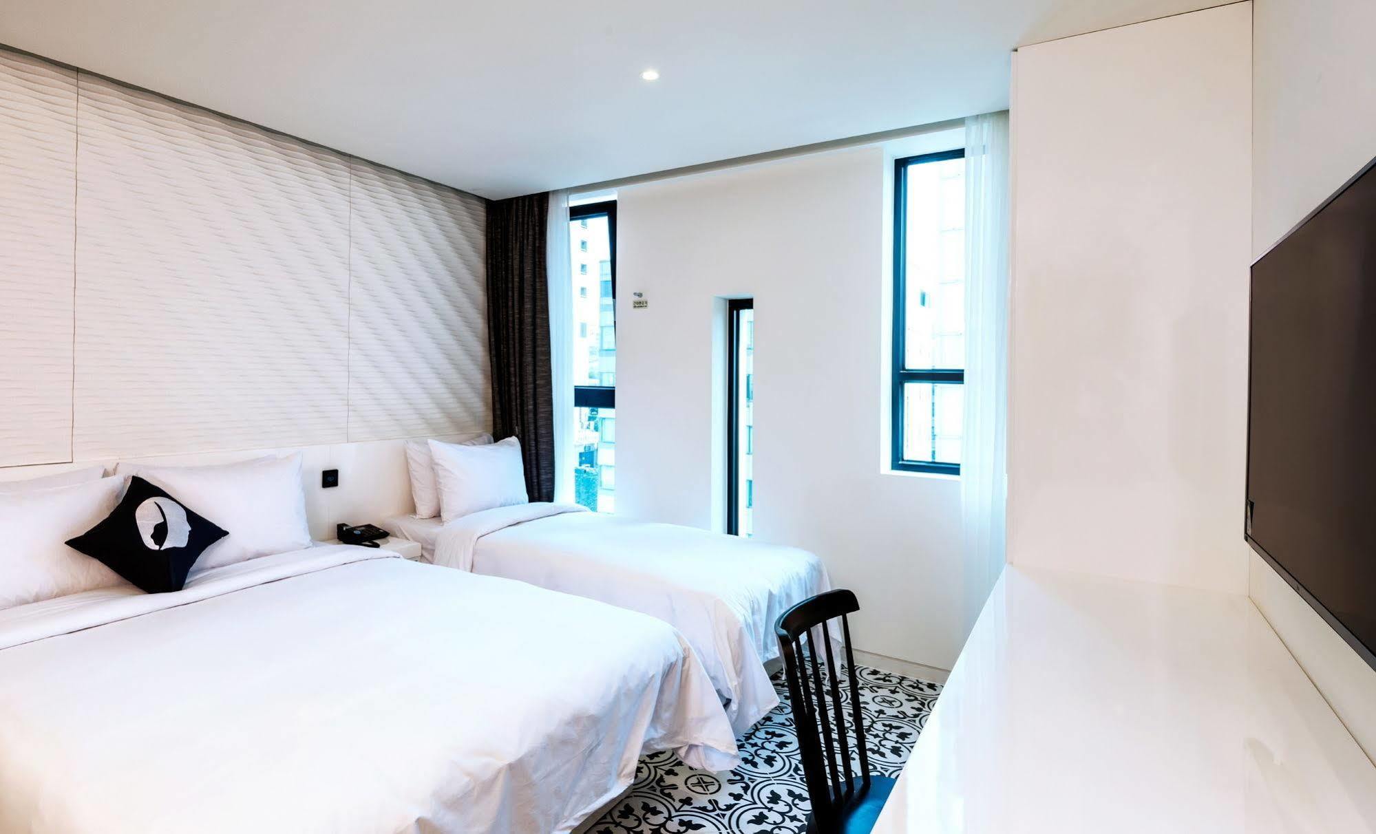 Hotel The Designers Lyj Gangnam Premier Сеул Екстериор снимка